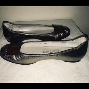 💯% Authentic Salvatore Ferragamo Metallic flats